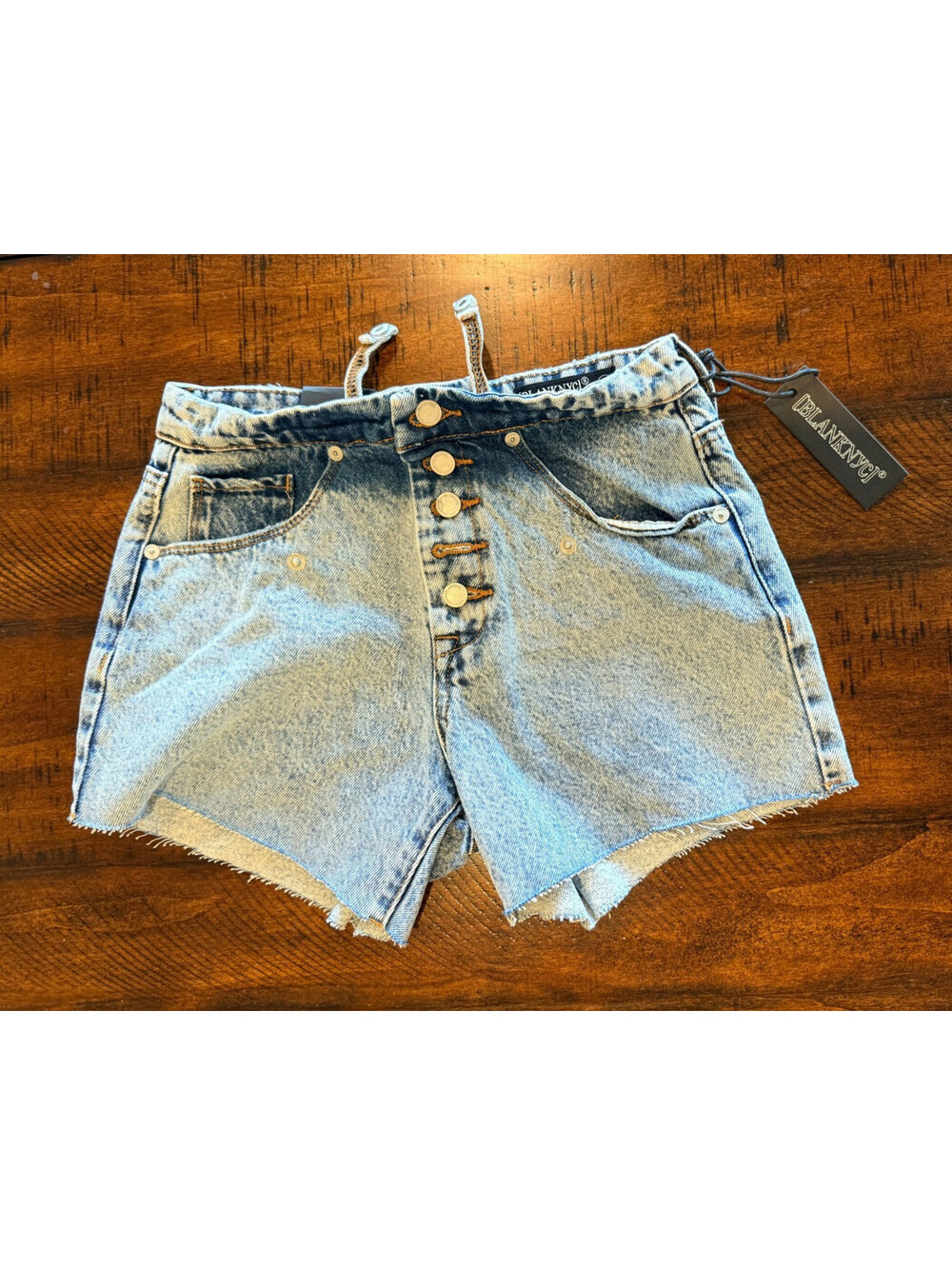 BLANKNYC The Boy Short Size 24 Light Wash Denim Button Fly Cutoff NWT